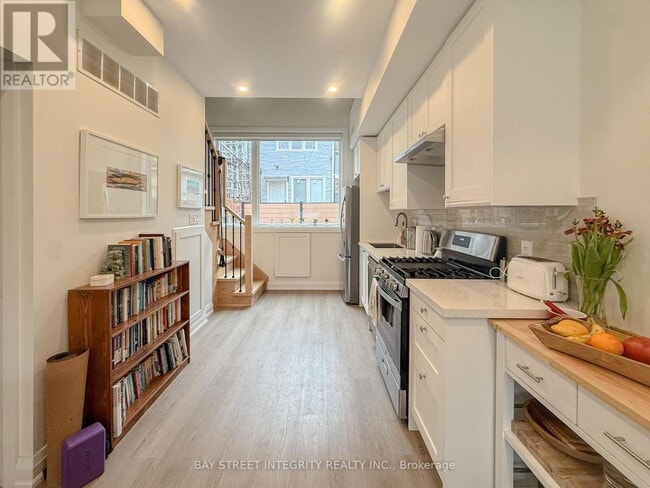 Photo - 598 Crawford St
