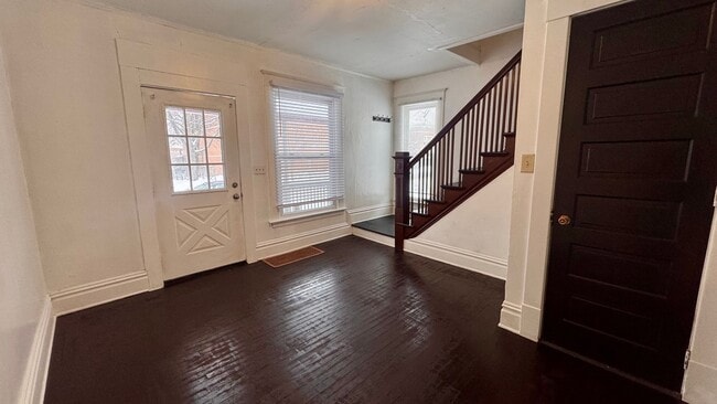 Photo - 633 Livingston Ave NE Unidad South