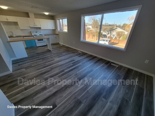 Photo - 9550-9153 153 St NW Unit #R1