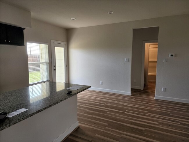 Photo - 1605 La Delle St