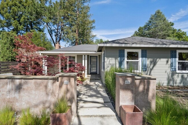 Building Photo - Spacious Home with Detached 1 bed 1 bath ADU in Los Altos!