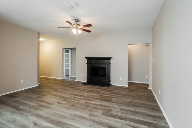 Photo - 7213 Park Creek Cir W