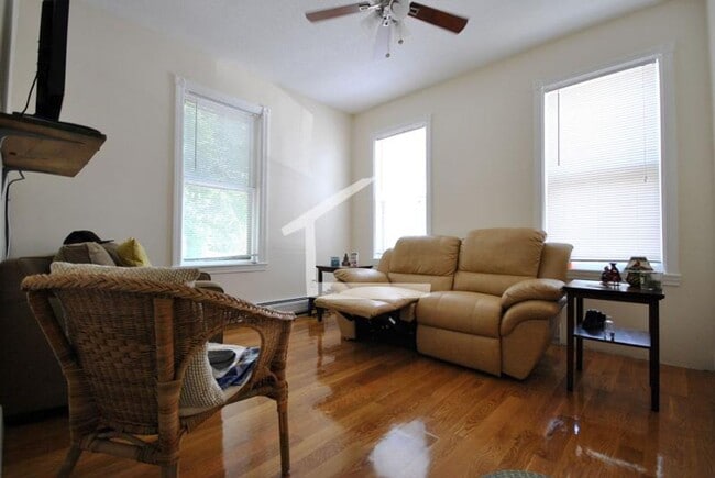 No Brokers Fee Unit in Brookline Village.... - No Brokers Fee Unit in  Brookline Village.... Rental