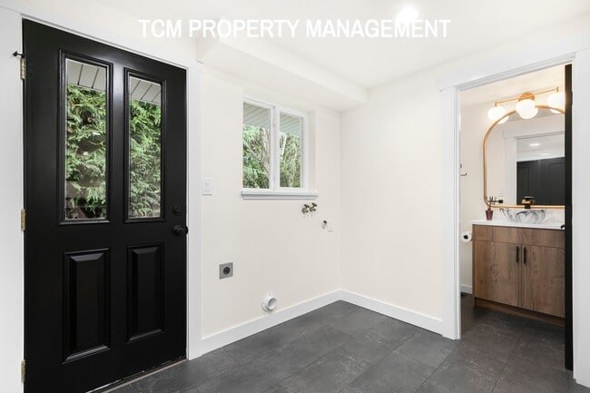 Photo - 1121 E Guiberson St