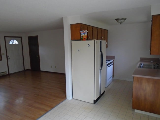 Photo - 975 N 4th St