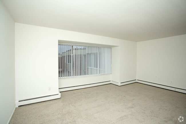 1BR, 1BA - 833 SF The Quarter