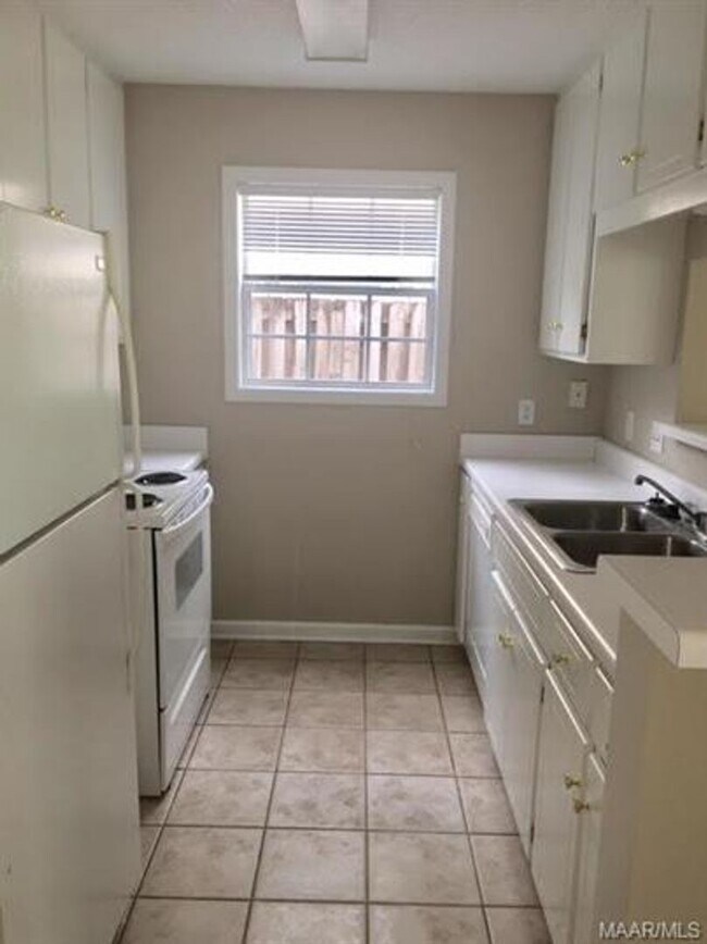 Photo - 218 Foxchase Ln