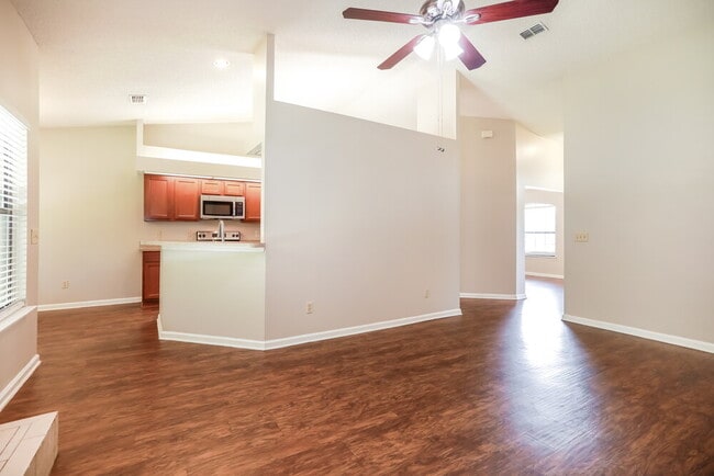 3413 Deerfield Pointe Dr
