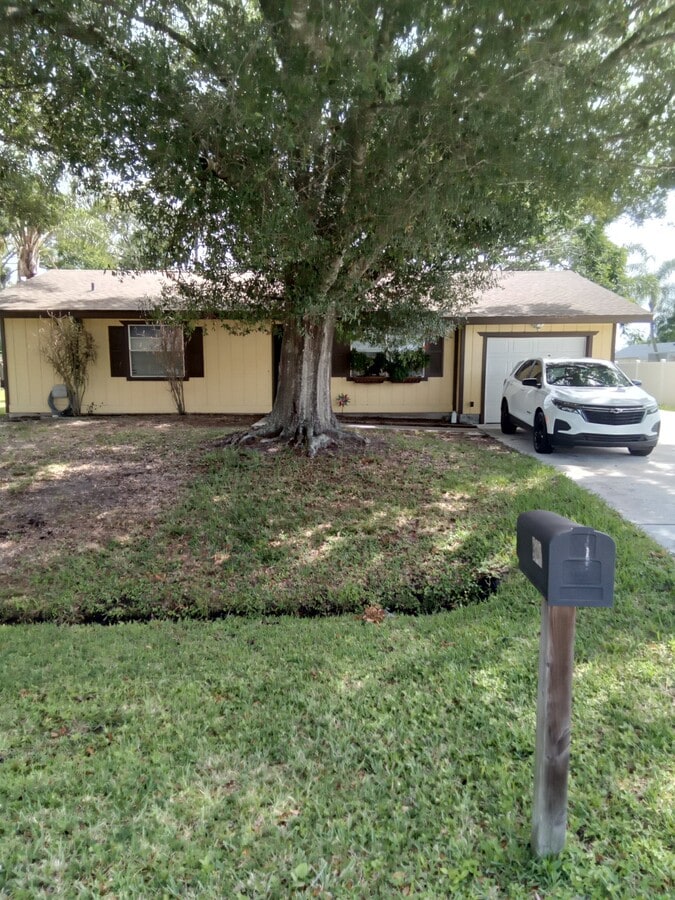 Photo - 325 NW Ferris Dr