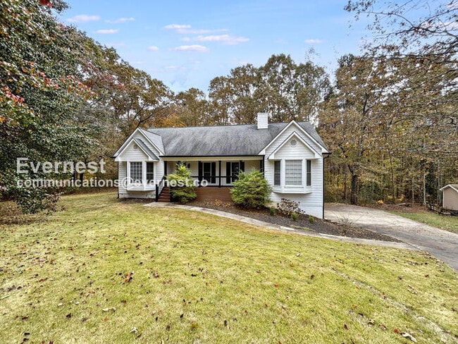 Building Photo - Spacious 3-Bed Home with Deck and Garage / Pet Friendly / Vouchers Accepted / Available Soon!