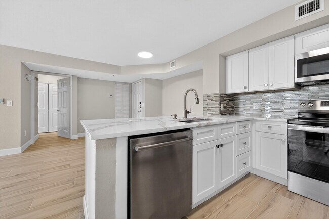 Photo - 167 Yacht Club Way Unidad 104