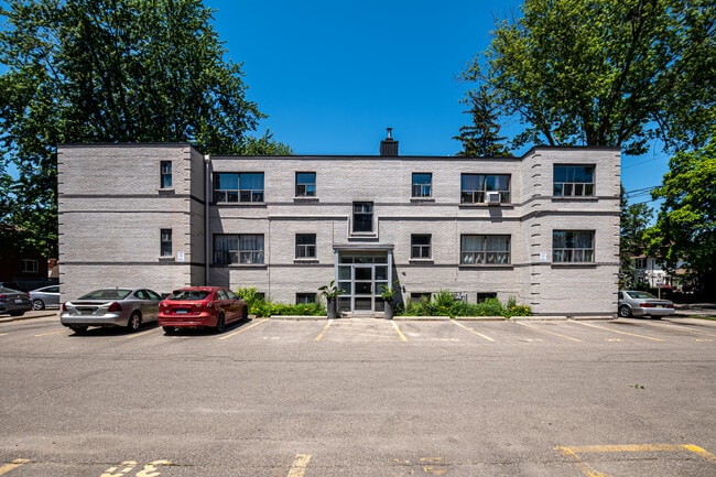 Photo - 8 Oakwood Ave N