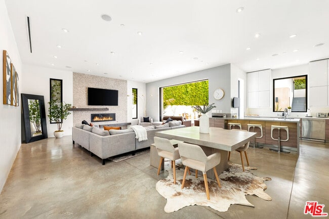 Photo - 454 N Sweetzer Ave