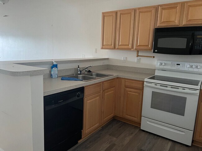 Unfurnished YEAR ROUND Condo in Lewes - Unfurnished YEAR ROUND Condo in Lewes