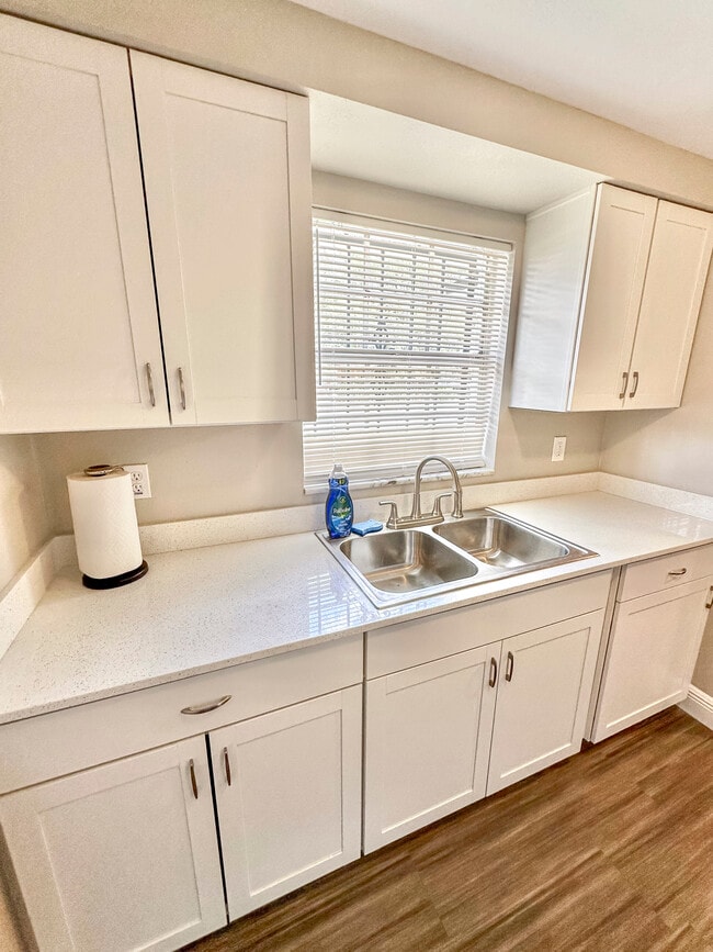 Photo - 4811 E Curtis St