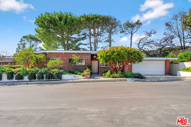 Building Photo - 16798 Charmel Ln