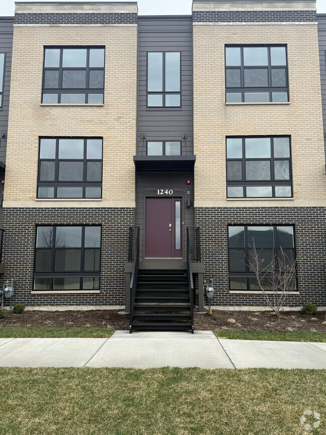 Building Photo - 1240 Landmark Ave Rental