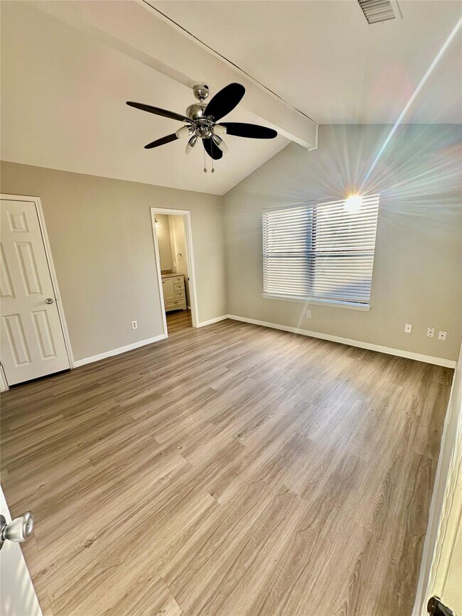 Photo - 1102 Serenada Dr