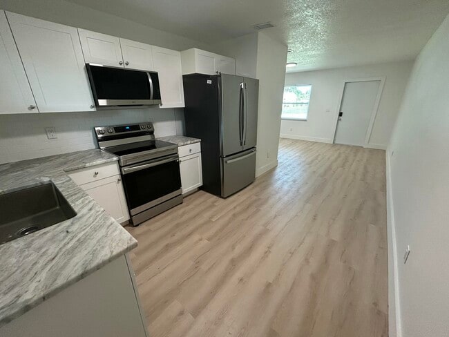 Building Photo - 2135 Sibley Ave