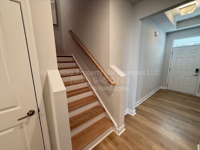 Photo - 1014 Mapletree Ln