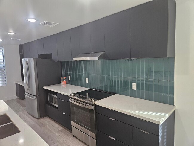 Photo - 283 S Roosevelt St