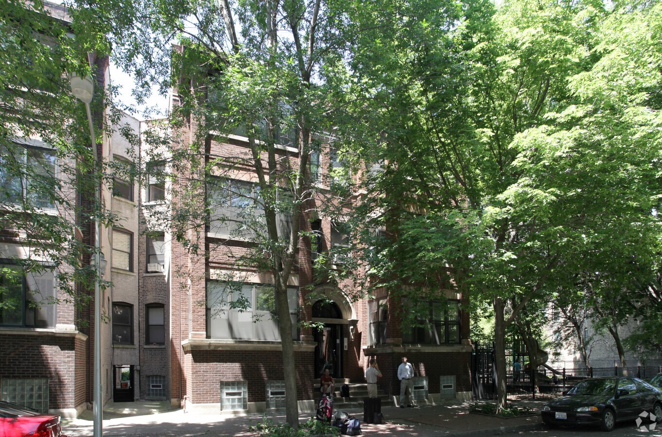 Photo - 5332-5334 S Woodlawn Ave Apartments