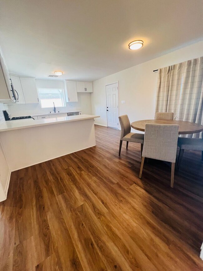 Photo - Spacious 3 Bedroom 2 Bath Home - Big Backyard – Simi Valley