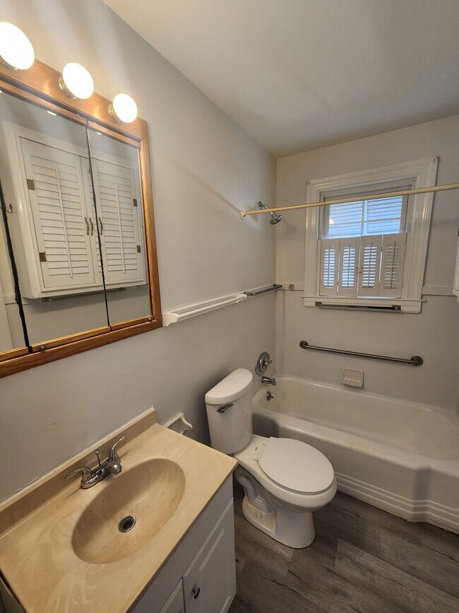 Photo - Chapel Hill / 3br House on N. Graham St AVAILABLE NOW