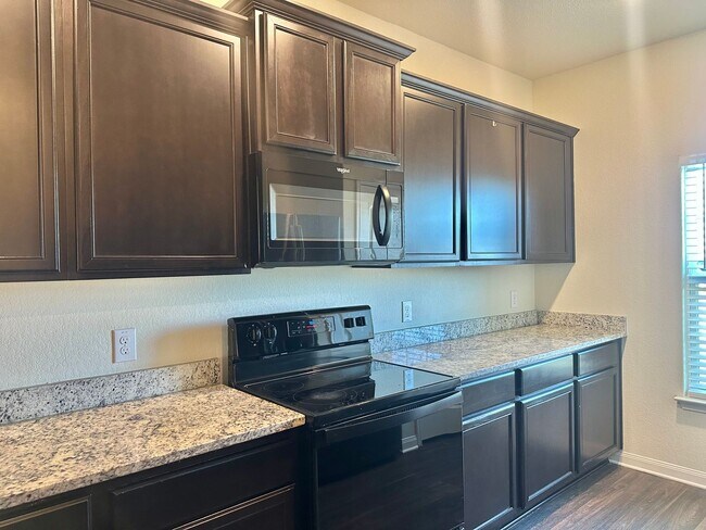 Photo - 5 BED 2.5 BATH NEW MANAGEMENT IN JARRELL TX!!!