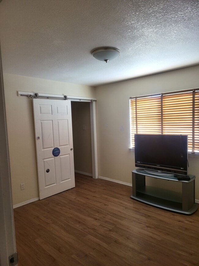 Photo - Accessable NE Heights 3/bd 1.75/ba 1300/sf...