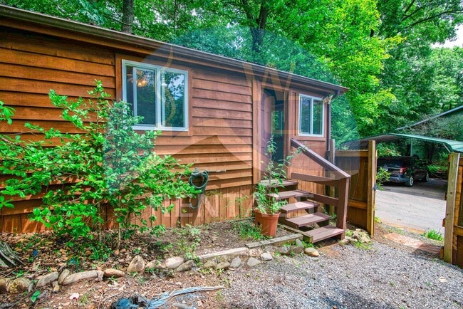 Photo - 108 Loveland Vis