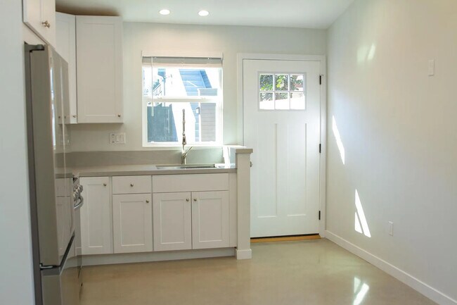 Photo - 5246 Canoga Ave