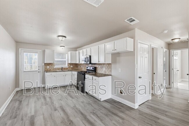 Photo - 909 E Vista Dr