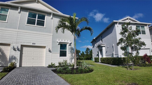 Photo - 830 SE grovebush Ln