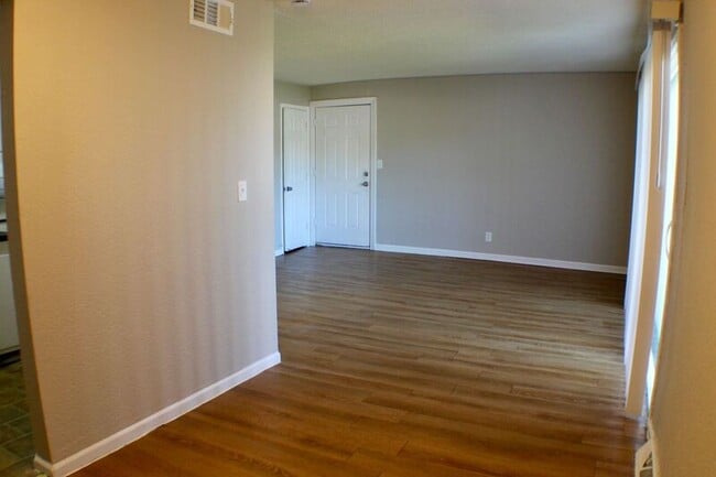 Photo - 1908 N 77th St