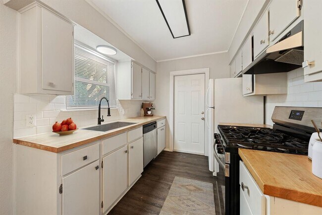 Photo - 1810 Mearns Meadow Blvd