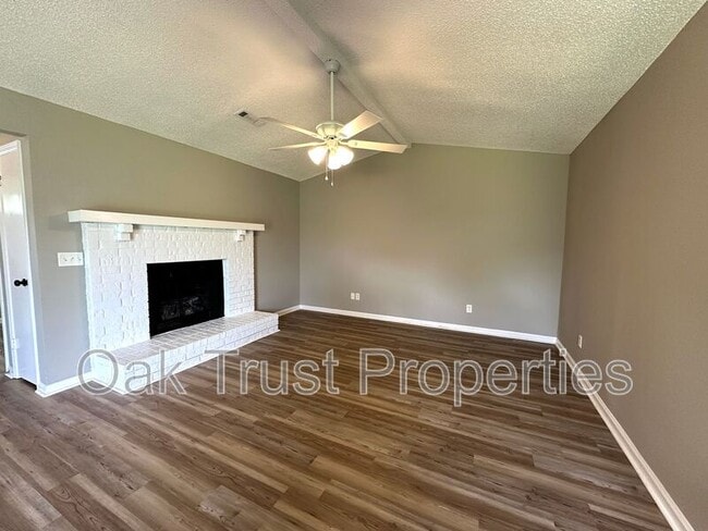 Photo - 401 Converse Ct