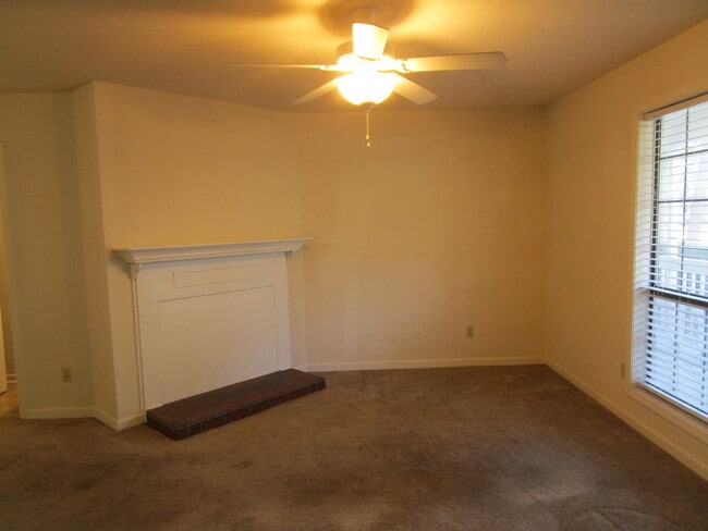 Photo - 645 Archdale Dr