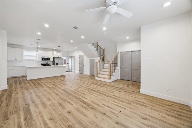 Building Photo - 2749 Redrock St Unit B