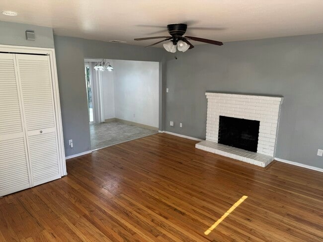 Photo - 2361 Thompson Way