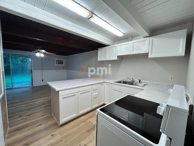 Building Photo - 517 Bies St Rental