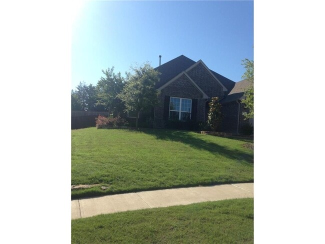 Photo - 504 Peterhouse Dr