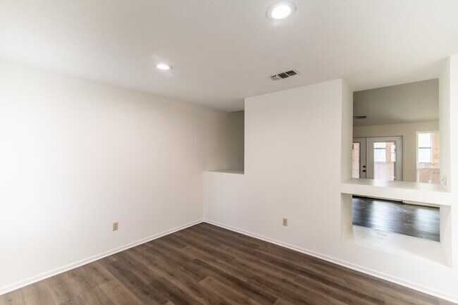 Photo - 1507 Wimbledon Dr