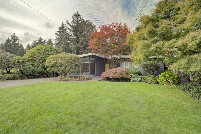 Photo - 4Bd/1.75Ba Seattle House