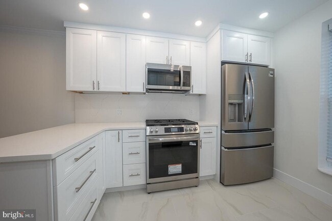 Building Photo - 1740 Oakwood Terrace Unit 14-E