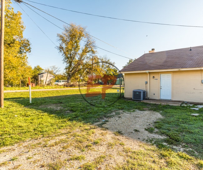 Photo - 909 Shepherd St