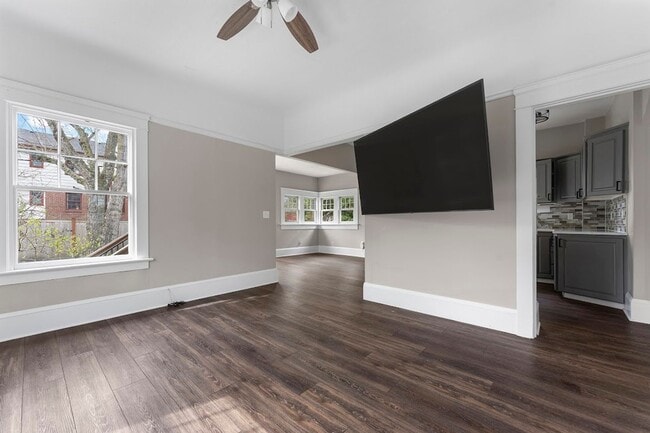 Photo - Stunning Craftsmen Beauty 3/1.5  bath 2000 sf! -ALBERTA/CONCORDIA