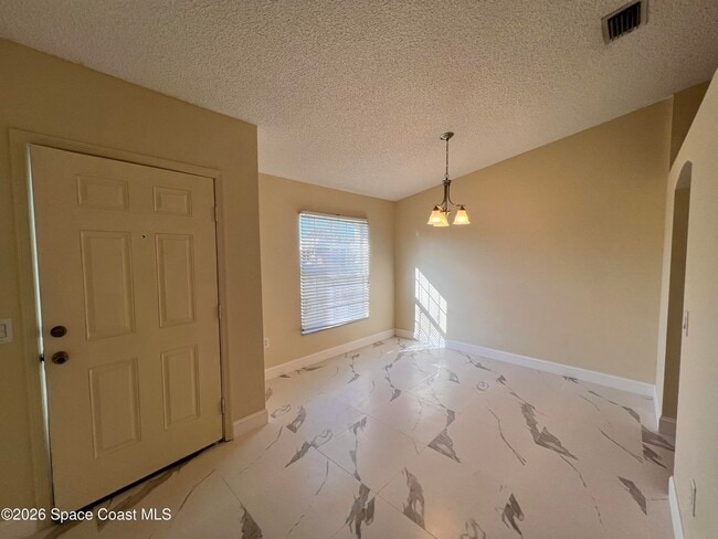 Photo - 619 Pampas St NW