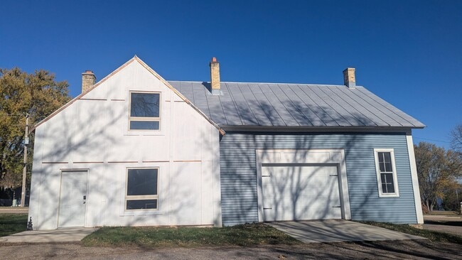 170 E Main St