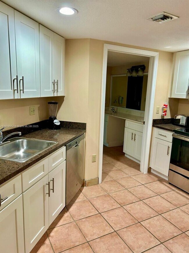 Photo - 16690 Blatt Blvd Unit A